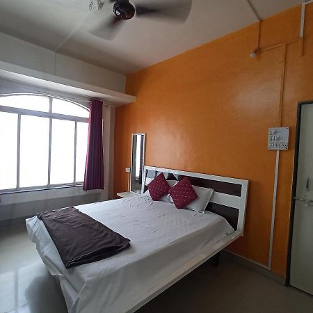 Malwade Motels Пуна Экстерьер фото