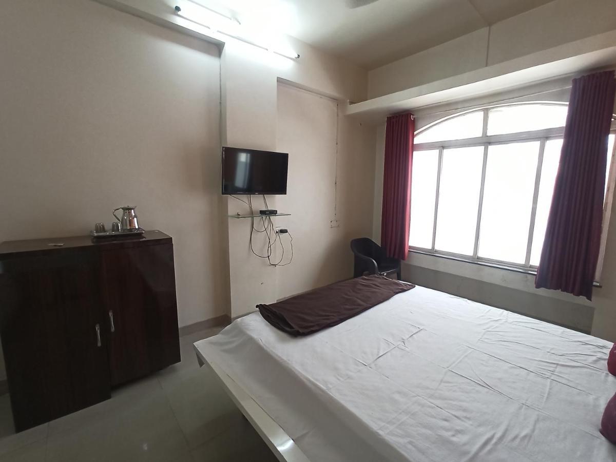 Malwade Motels Пуна Экстерьер фото
